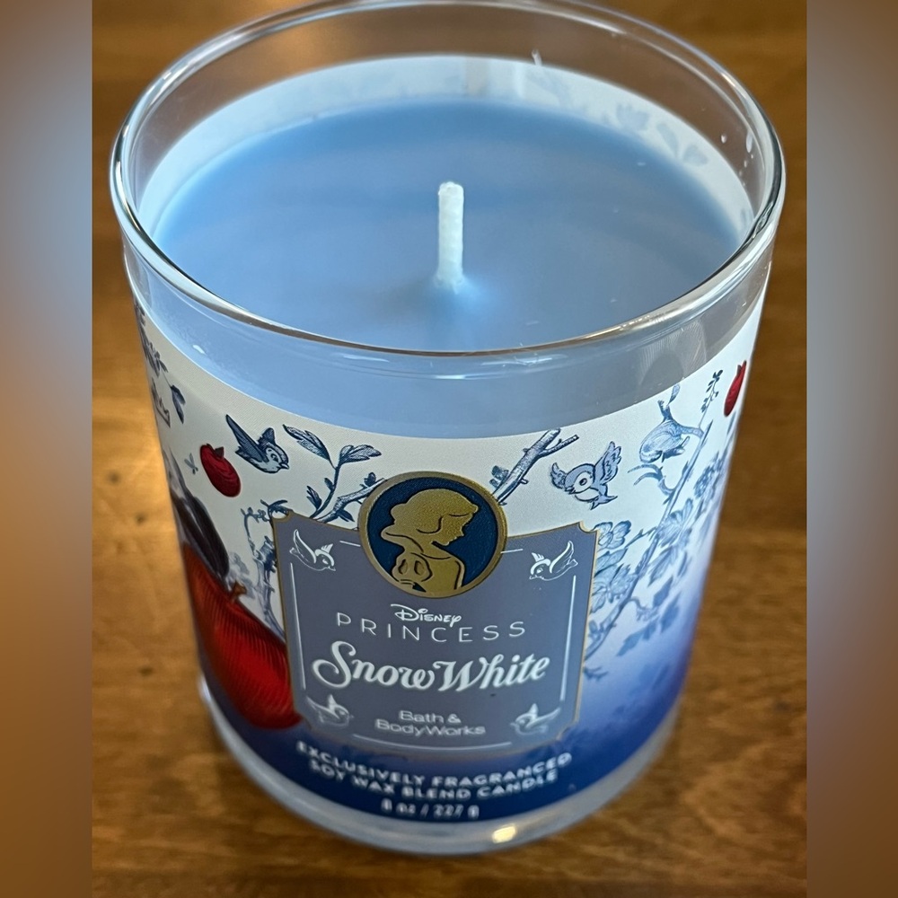 Bath & Body Works Disney Snow White Candle Limited Edition New - Picture 2 of 3